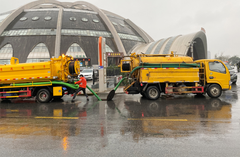 271光明村商场管道清淤